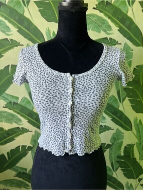 Brandy Melville floral zelly crop top White Blue Button Front One Size